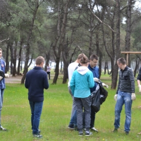 Volonteri i đaci čistili Ćemovsko polje